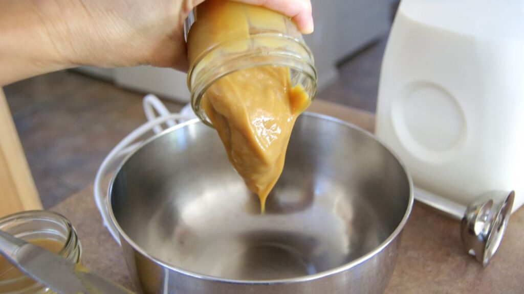 Making dulce de leche coffee