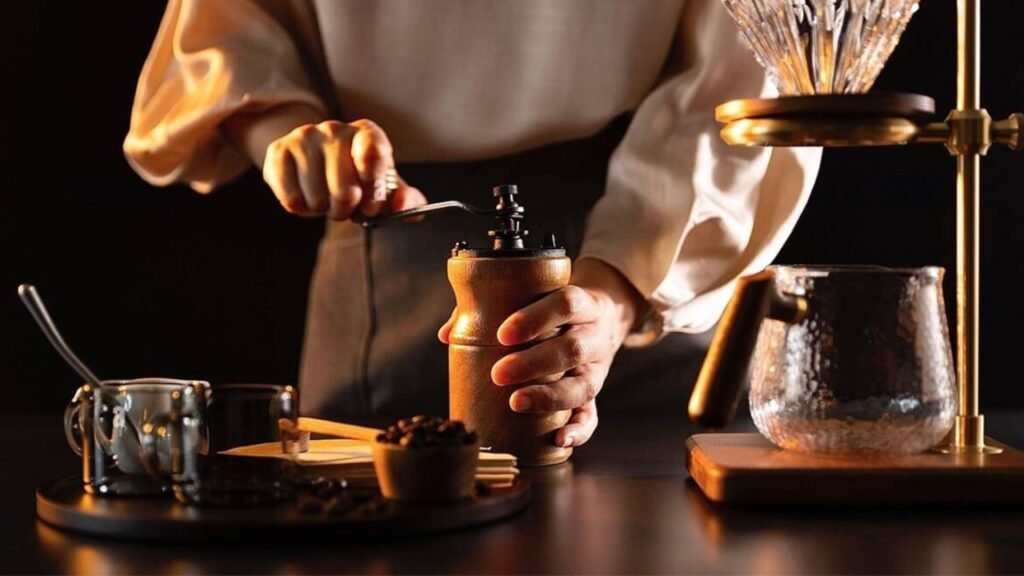 How to Grind Coffee with a Manual Coffee Grinder